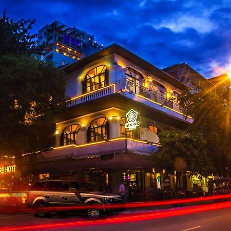 Adore Riverside Hotel Phnompen Kültér fotó
