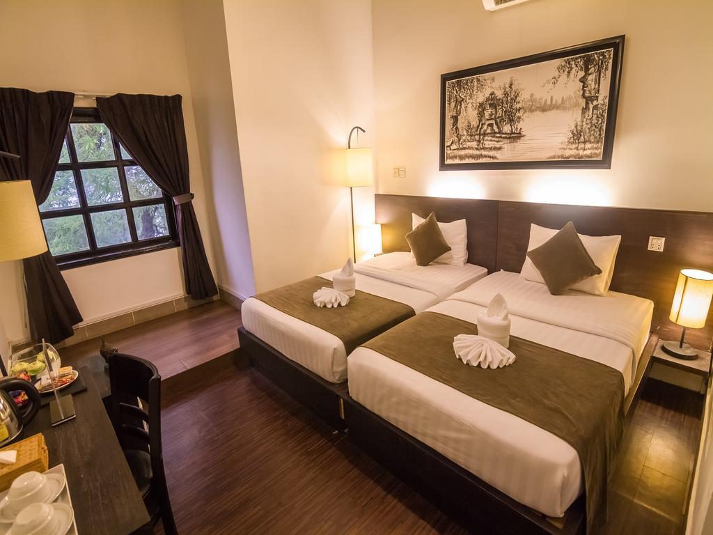 Adore Riverside Hotel Phnompen Kültér fotó