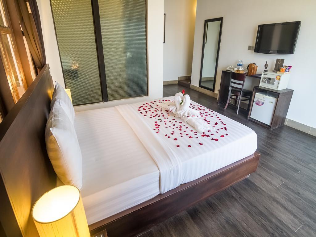 Adore Riverside Hotel Phnompen Kültér fotó