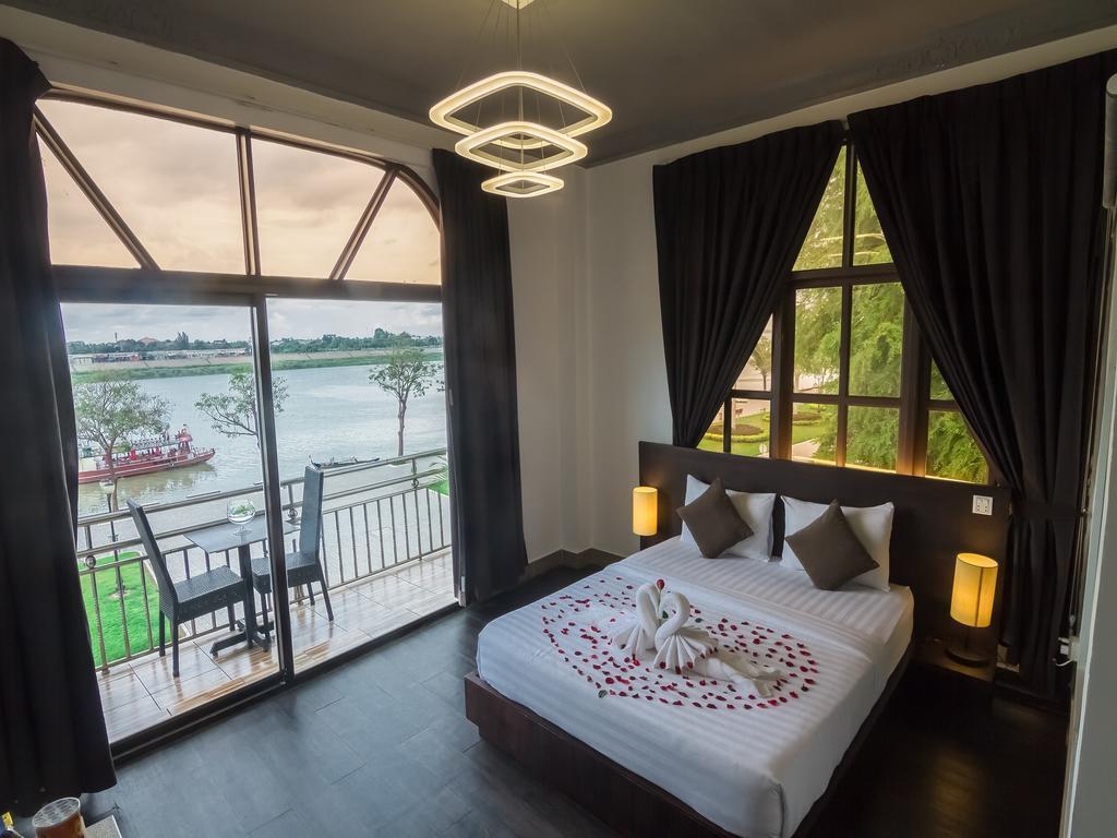 Adore Riverside Hotel Phnompen Kültér fotó