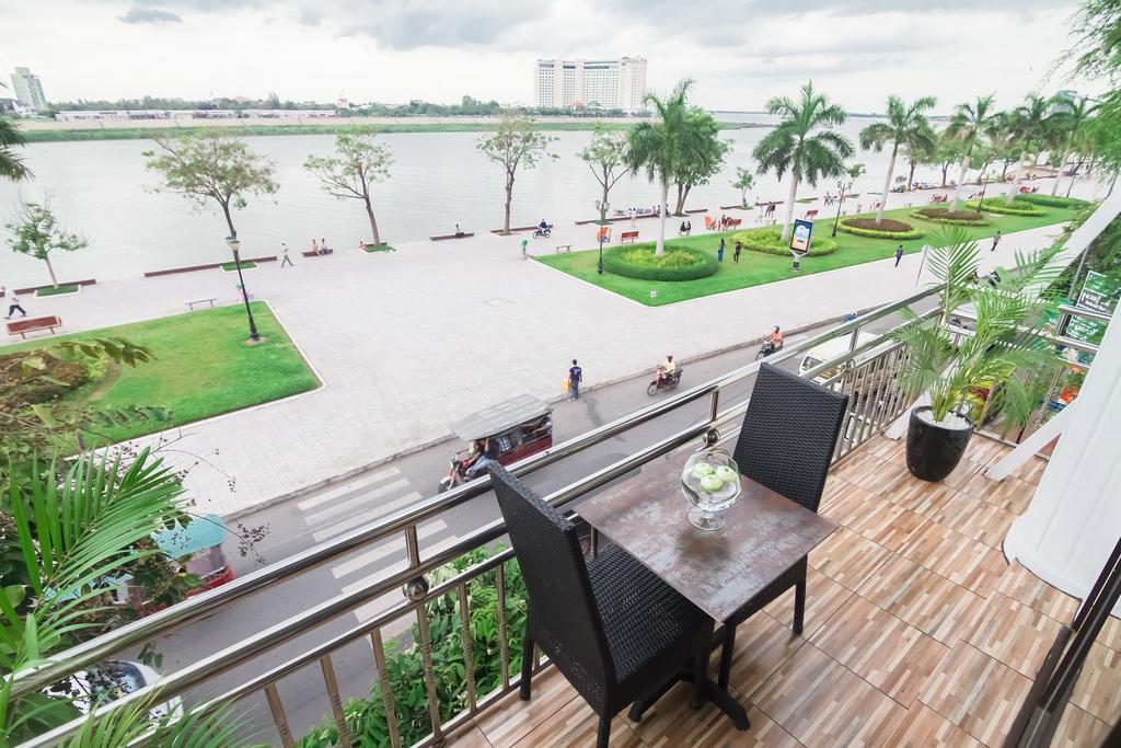 Adore Riverside Hotel Phnompen Kültér fotó