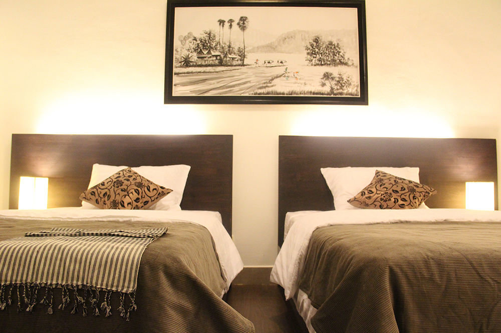 Adore Riverside Hotel Phnompen Kültér fotó